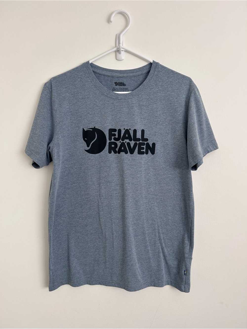 FJALLRAVEN Logo T-Shirt | Quick Dry | Reg Fit | Medium - Picture 2 of 8